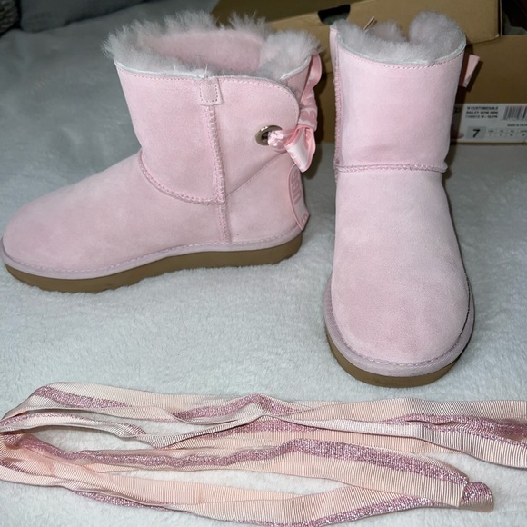 Baby pink uggs. Comes with 2 Interchangeable bow laces. - Picture 3 of 3